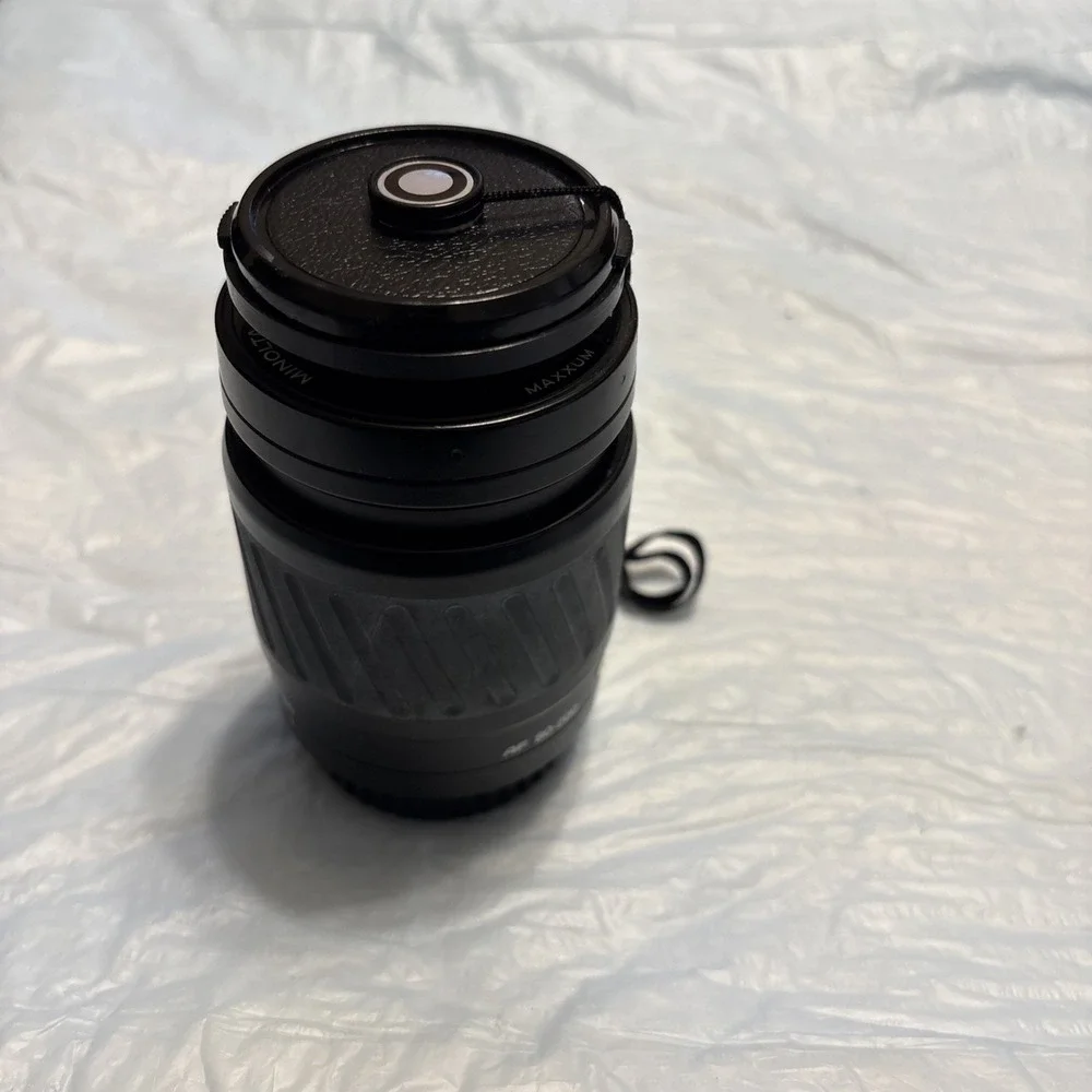 Minolta Maxxum AF 80-200 Lens + Cu Custom Fantasy Cards Case Lot